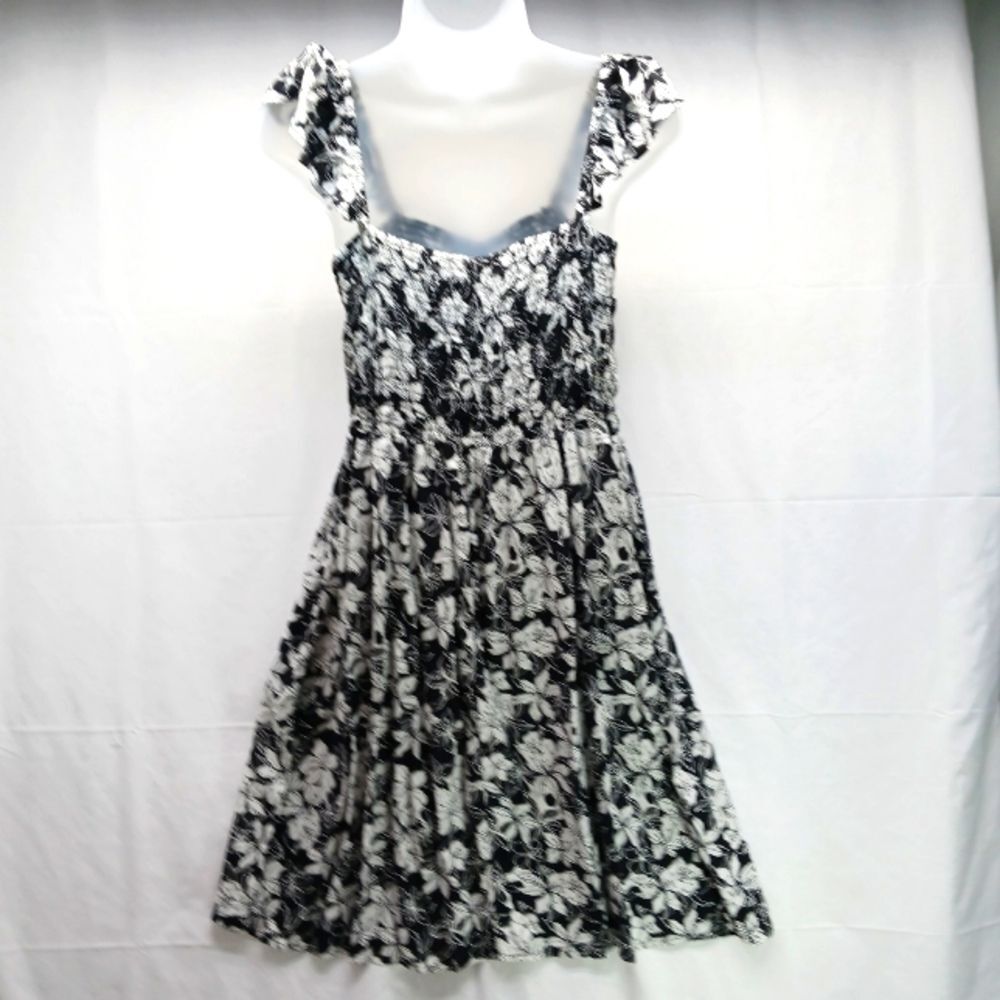 Raviva Floral Smocked Dress Midi Flair B+W 100% Rayon. Woman's 1X............... - Picture 3 of 12